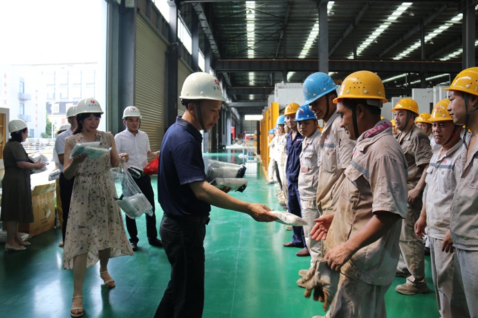 1628471391754754.jpg 南昌市政建設集團開展防暑降溫慰問一線職工民工兄弟6912.jpg