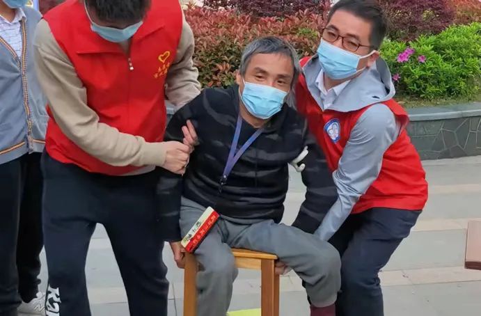 市政建設再出發(fā) 助力社區(qū)核酸檢測6912.jpg