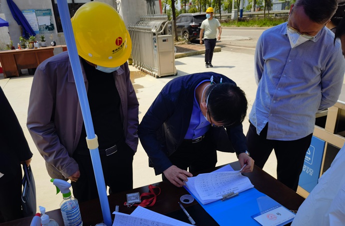 1650526691173458.jpg 熊新國(guó)深入秦坊安置房(一期)一標(biāo)段項(xiàng)目督導(dǎo)疫情防控工作6911.jpg