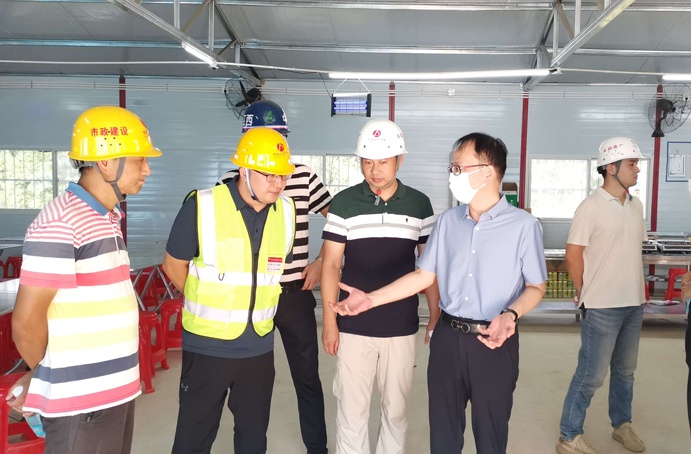 市政公用集團(tuán)安監(jiān)部部長(zhǎng)熊新國到市政公用城三期項(xiàng)目檢查指導(dǎo)安全生產(chǎn)