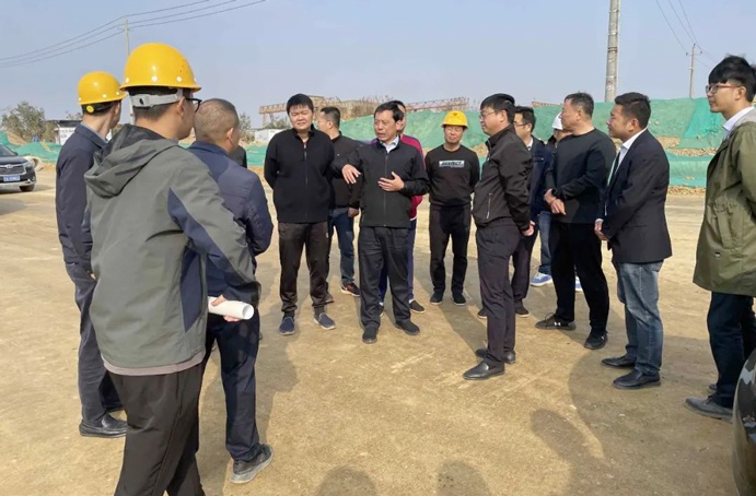 市政公用集團(tuán)萬(wàn)義輝深入朱橋東路綜合管廊及基礎(chǔ)設(shè)施建設(shè)工程、昌東三路道路建設(shè)工程檢查指導(dǎo)