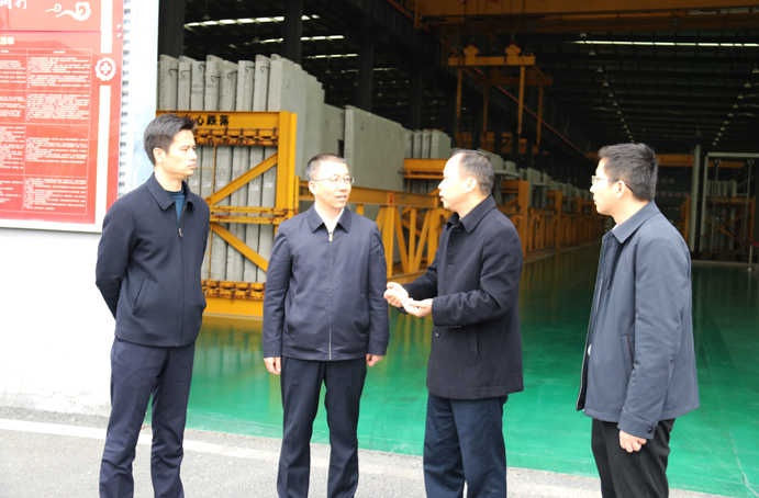 南昌縣委常委鄔春華到市政遠(yuǎn)大公司新春走訪(fǎng)