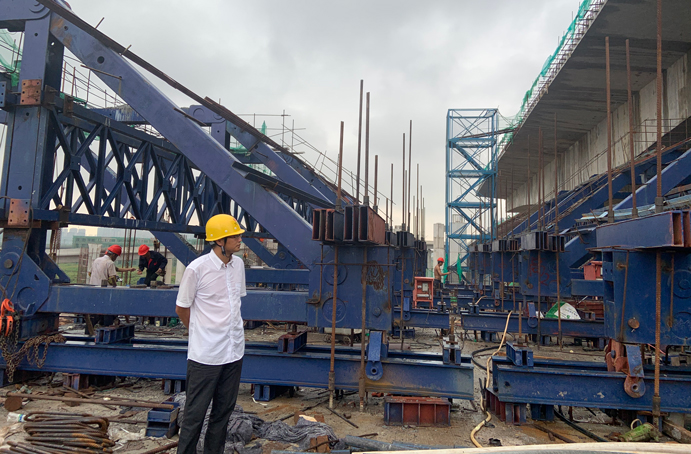 五一勞動(dòng)獎(jiǎng)?wù)芦@得者項(xiàng)目黨支部書記、副總工程師周天奇