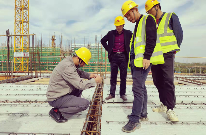 五一勞動(dòng)獎(jiǎng)?wù)芦@得者項(xiàng)目黨支部書記、副總工程師周天奇