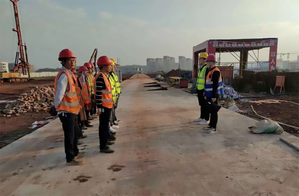 公司各在建項(xiàng)目于1月15日組織開(kāi)展專項(xiàng)班前安全早會(huì)