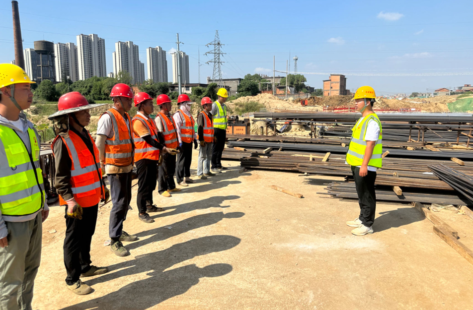 南昌市政建設(shè)集團(tuán)95后安全員譜寫(xiě)一線安全“主旋律” 南昌市政建設(shè)集團(tuán)95后安全員譜寫(xiě)一線安全“主旋律”