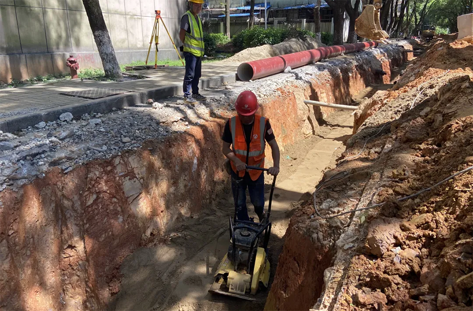 江西財(cái)經(jīng)大學(xué)雨污分流項(xiàng)目爭(zhēng)分奪秒搶進(jìn)度 江西財(cái)經(jīng)大學(xué)雨污分流項(xiàng)目爭(zhēng)分奪秒搶進(jìn)度