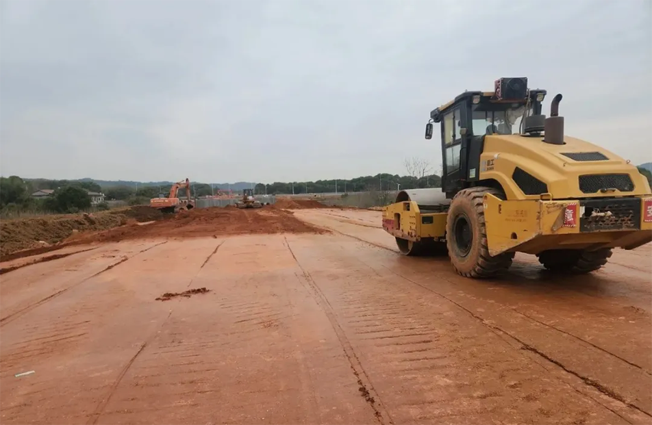 云翔大道項(xiàng)目路基全線(xiàn)貫通 | 飽和式施工加速推進(jìn)，助力區(qū)域交通升級(jí)