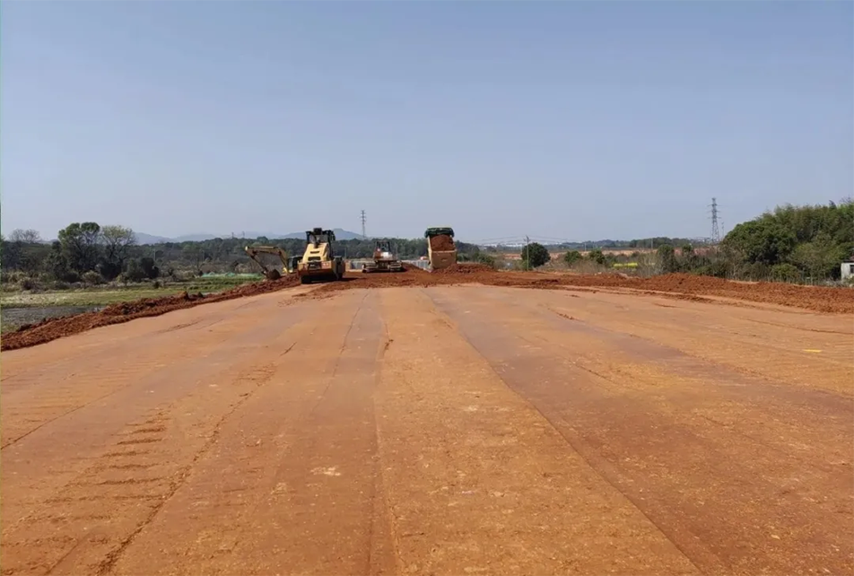 云翔大道項(xiàng)目路基全線(xiàn)貫通 | 飽和式施工加速推進(jìn)，助力區(qū)域交通升級(jí)