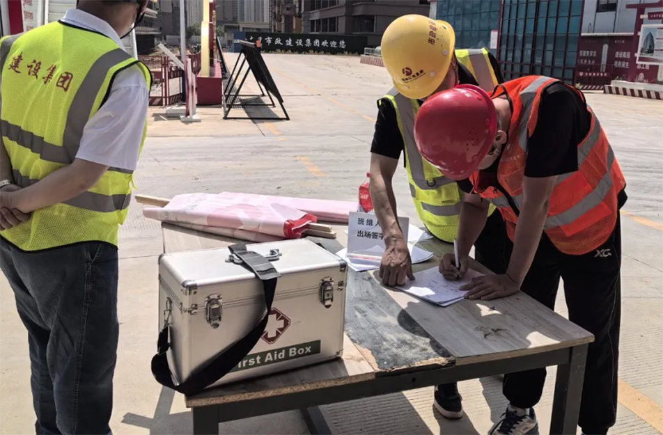 南昌市政建設(shè)集團(tuán)開展年中質(zhì)量安全大檢查 16個項(xiàng)目發(fā)現(xiàn)18項(xiàng)優(yōu)秀實(shí)踐